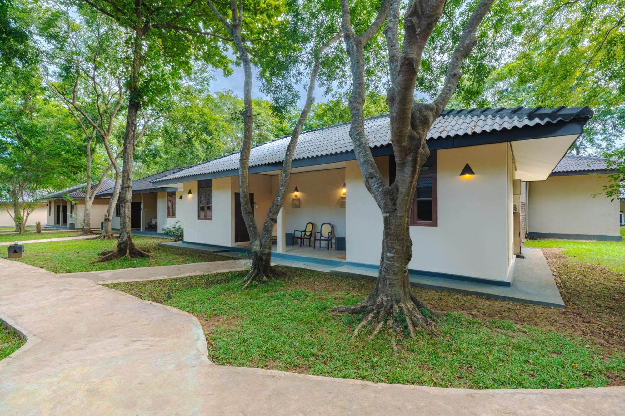 Kassapa Lions Rock Hotel Sigiriya Exterior foto