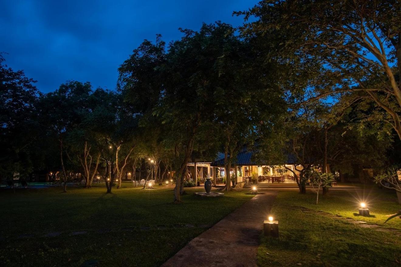 Kassapa Lions Rock Hotel Sigiriya Exterior foto