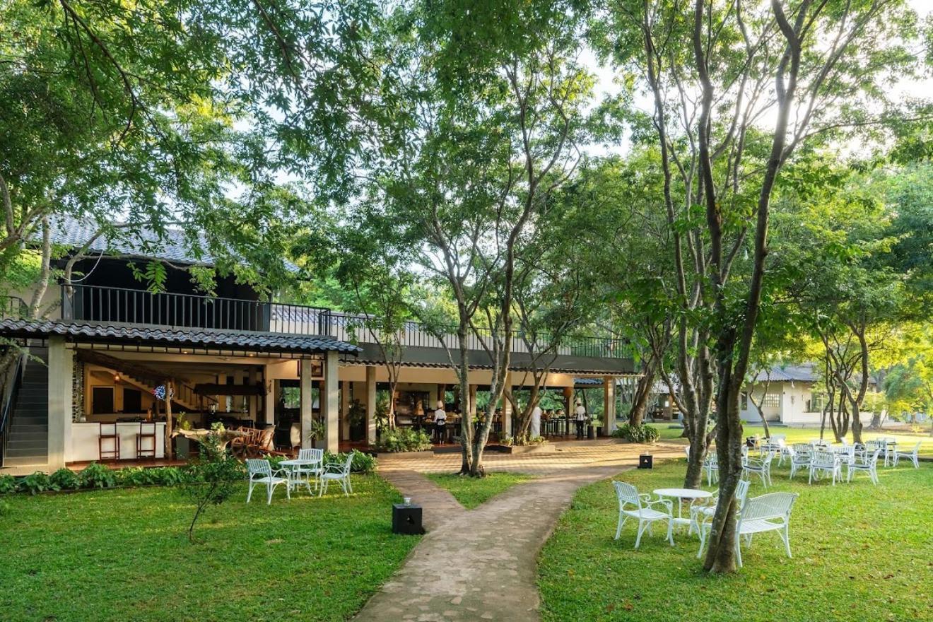 Kassapa Lions Rock Hotel Sigiriya Exterior foto