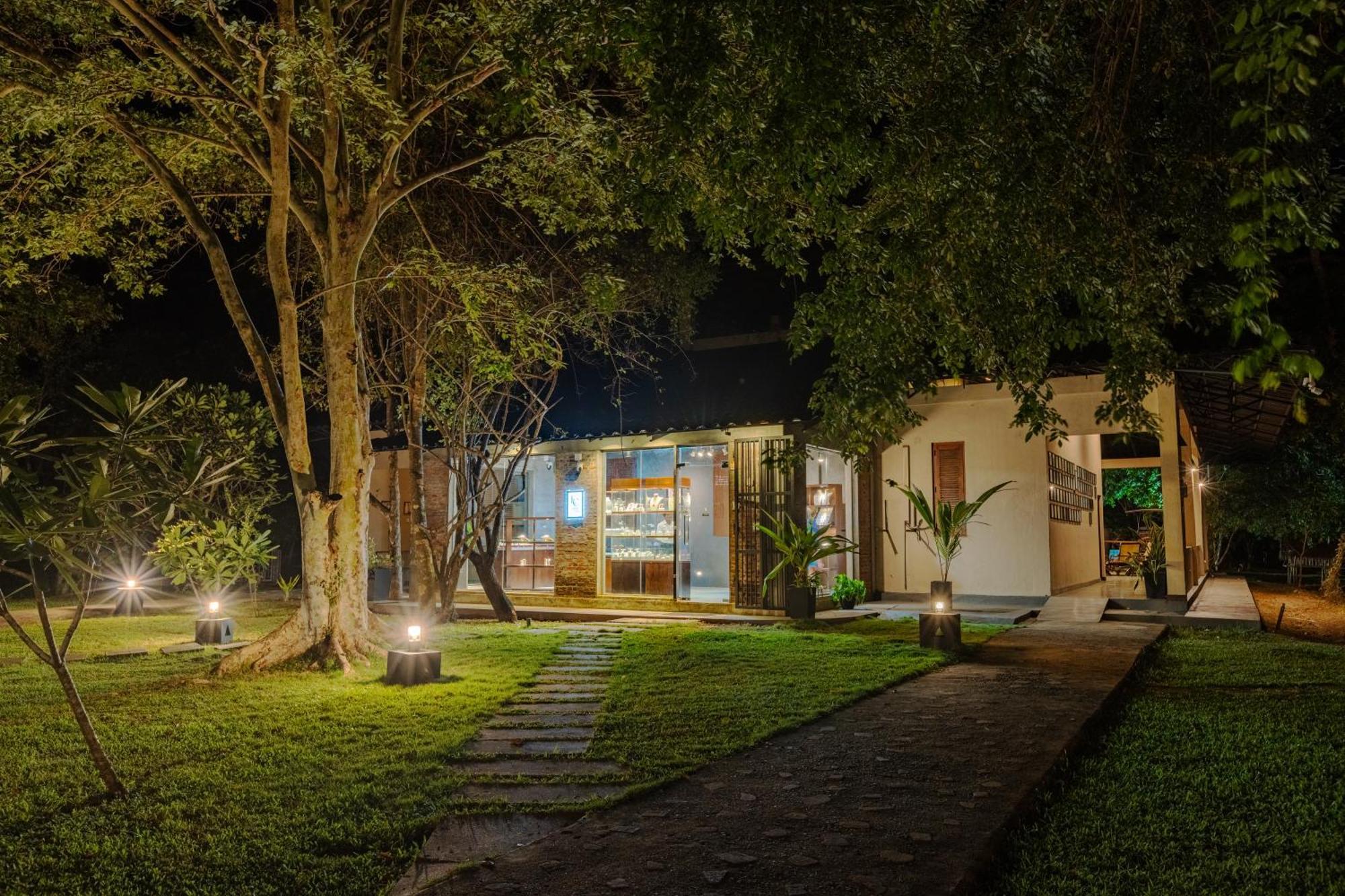 Kassapa Lions Rock Hotel Sigiriya Exterior foto