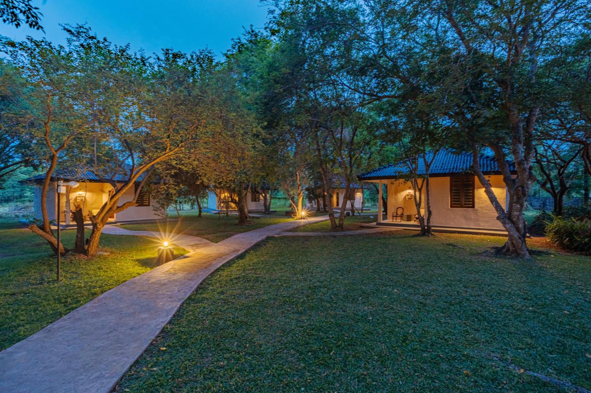 Kassapa Lions Rock Hotel Sigiriya Exterior foto