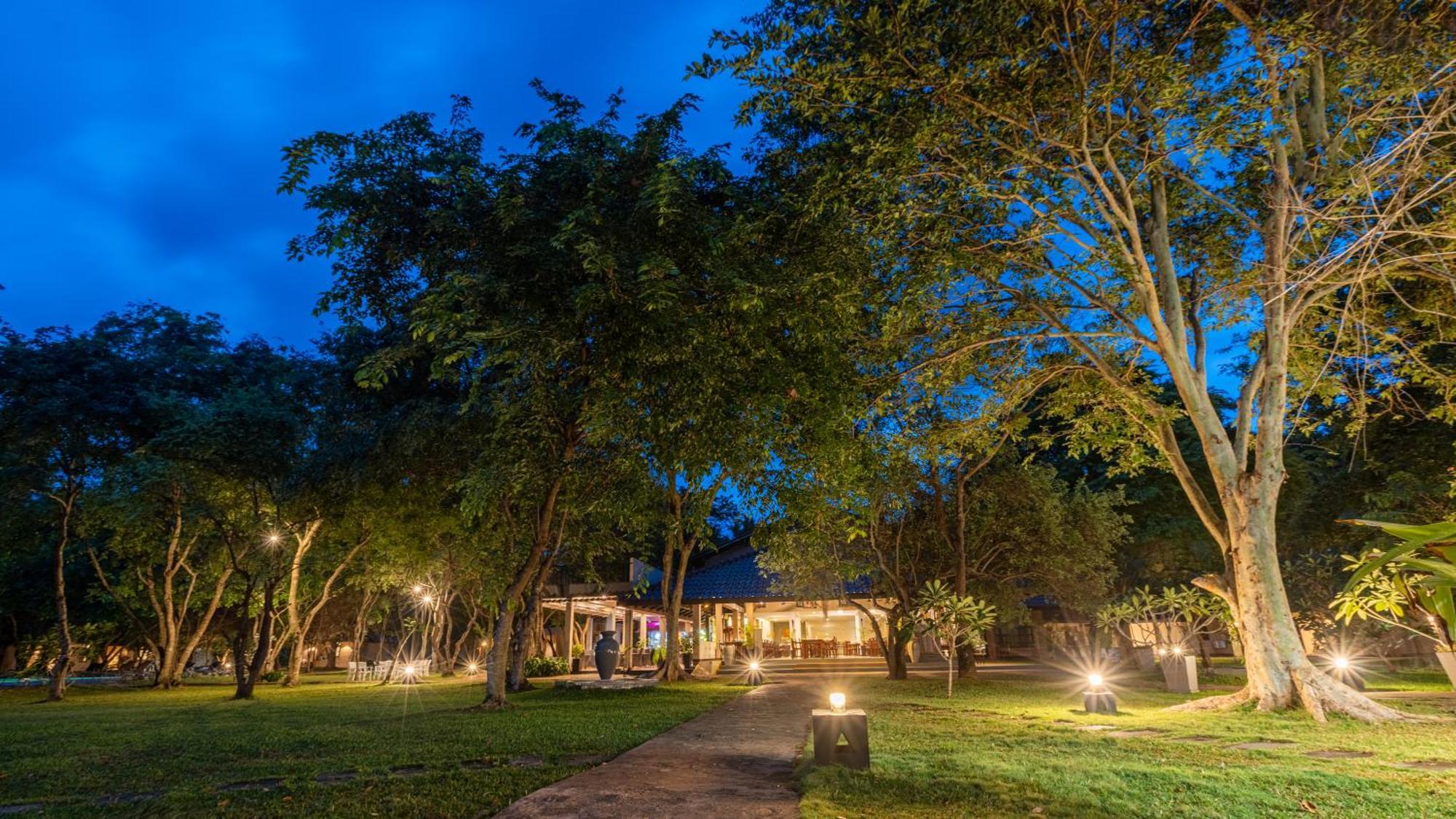 Kassapa Lions Rock Hotel Sigiriya Exterior foto