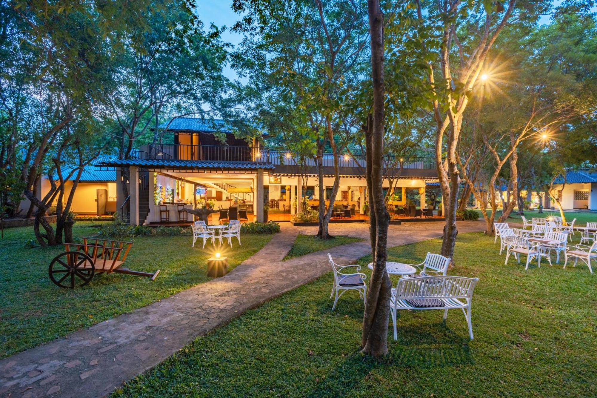 Kassapa Lions Rock Hotel Sigiriya Exterior foto